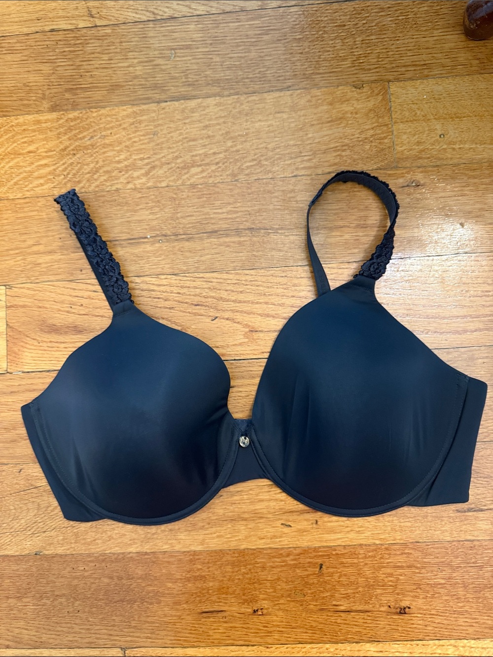 Natori “Pure Luxe” Black Smooth Molded T-Shirt Bra with Lace Straps 38DD